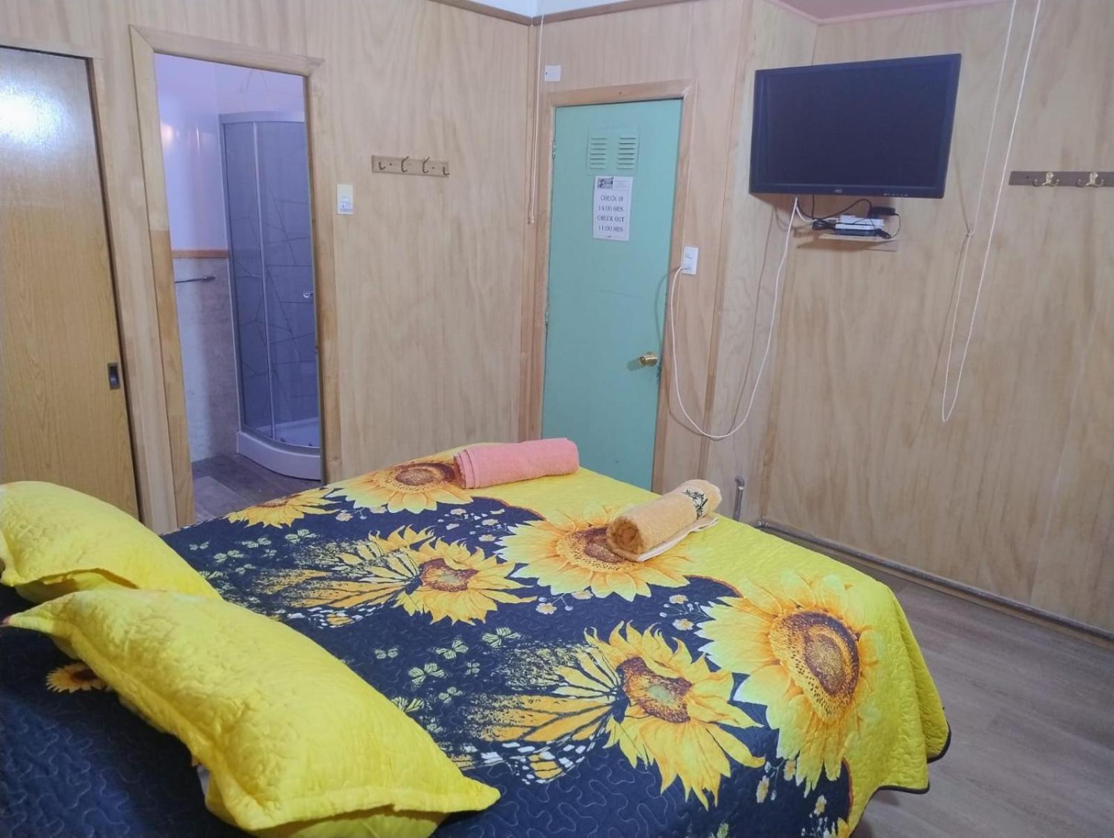Hostal Y Residencial El Mundial Puerto Natales Luaran gambar